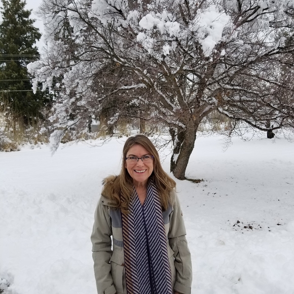 Meet your Posher, Leslie, POSH AMBASSADOR 💜 - Picture 5 of 10